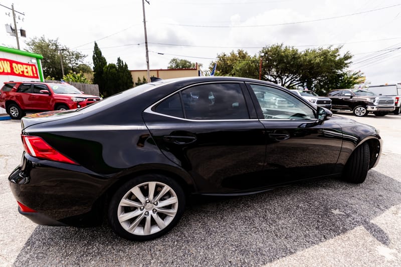 2016 LEXUS IS 200T BASE - LEX018846D