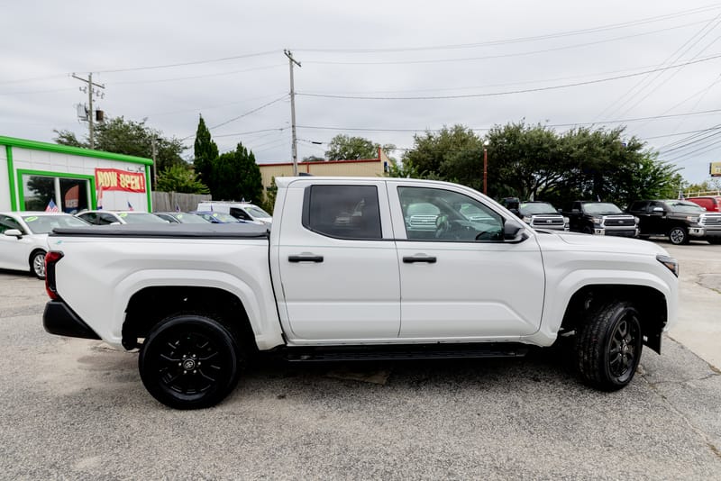 2024 TOYOTA TACOMA SR - TOY010655