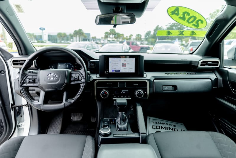 2024 TOYOTA TACOMA SR - TOY010655