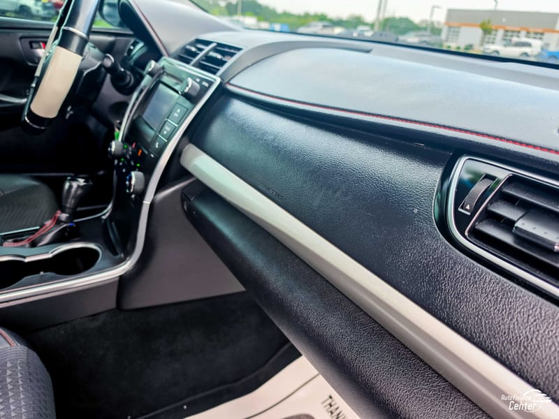 2015 TOYOTA CAMRY SE - TOY020403B