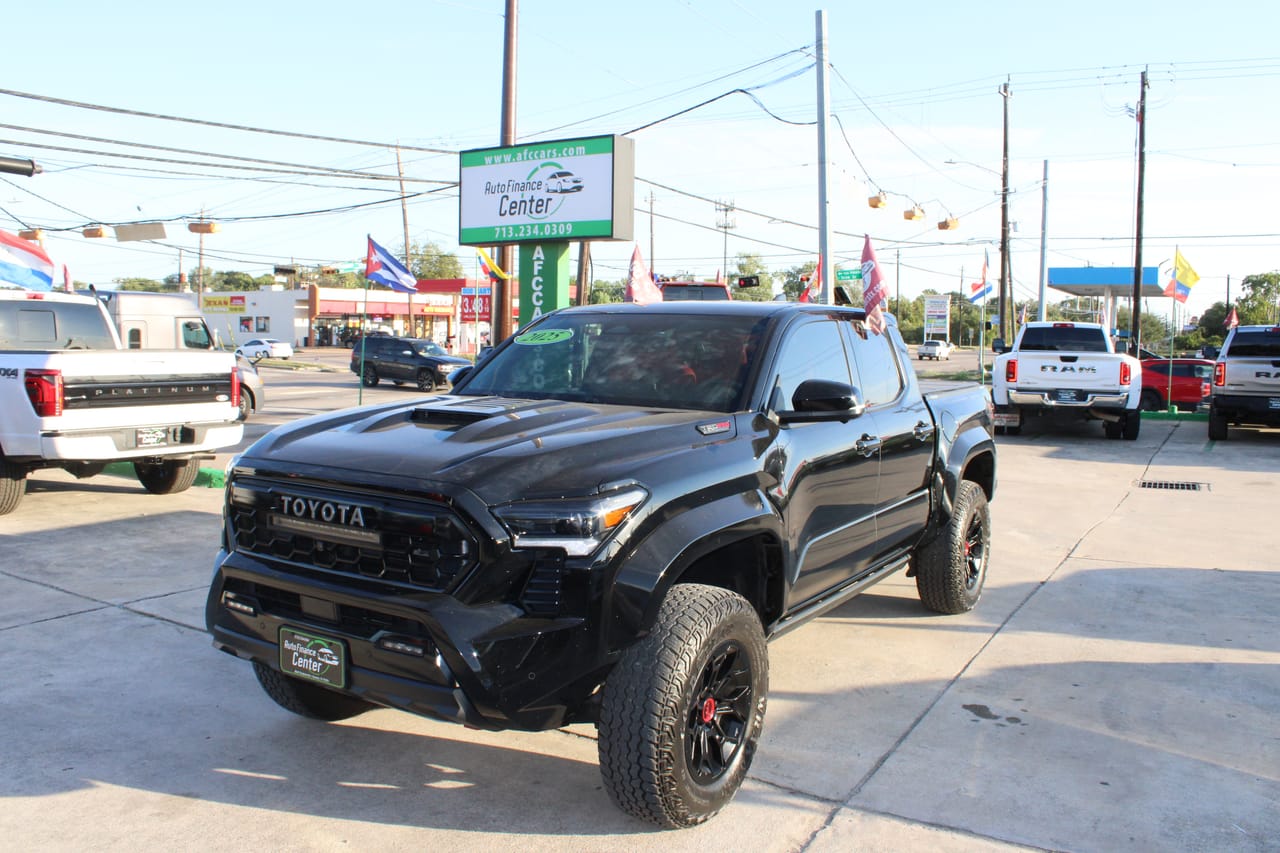 2025 TOYOTA TACOMA HYBRID - TOY027257 — photo 1 of 24