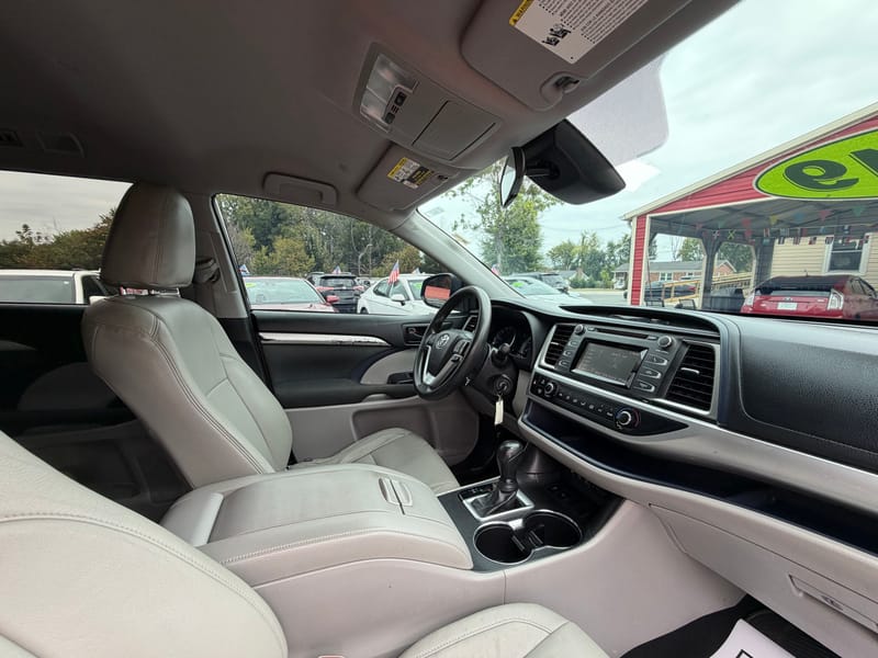 2019 TOYOTA HIGHLANDER LE - TOY046913