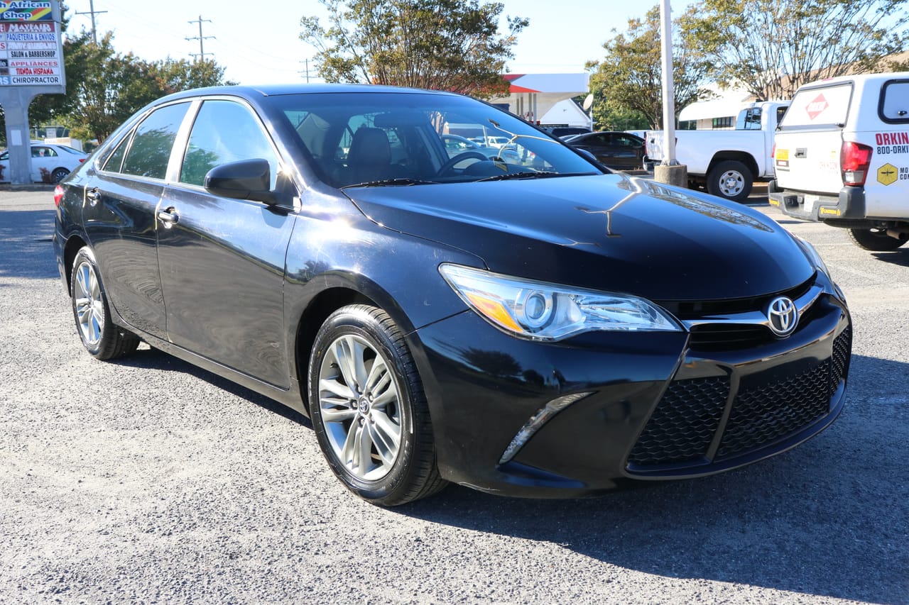 2015 TOYOTA CAMRY SE - TOY047042D — photo 1 of 16