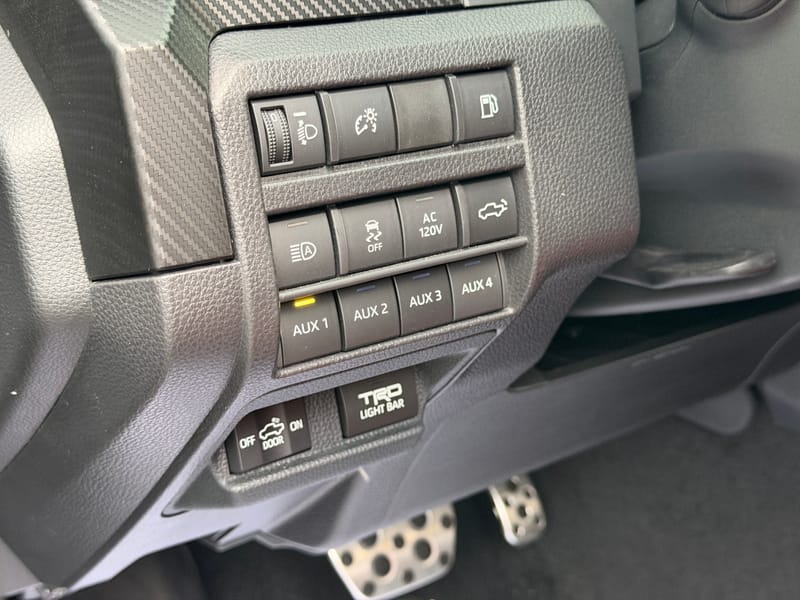 2026 TOYOTA TACOMA  LTD HYBRID - TOY060702