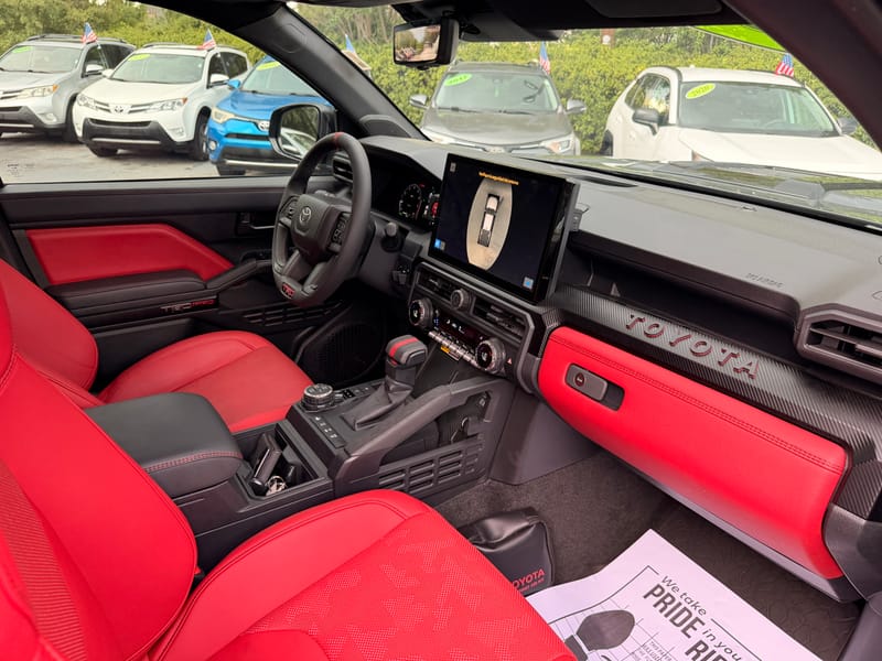 2026 TOYOTA TACOMA  LTD HYBRID - TOY060702