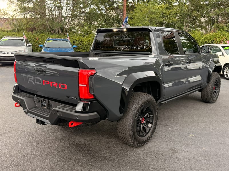 2026 TOYOTA TACOMA  LTD HYBRID - TOY060702