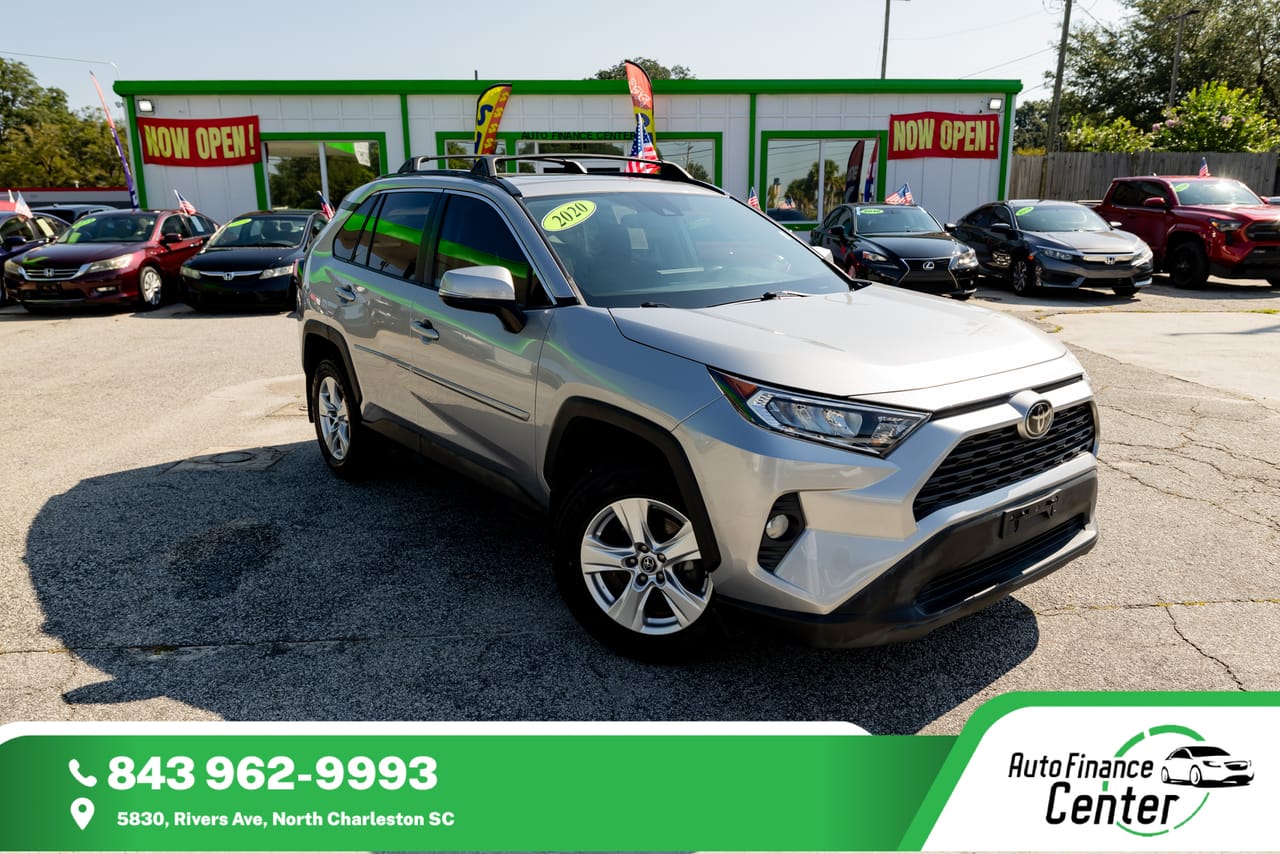 2020 TOYOTA RAV4 XLE - TOY070458B — photo 1 of 18