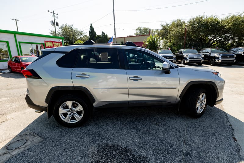 2020 TOYOTA RAV4 XLE - TOY070458B