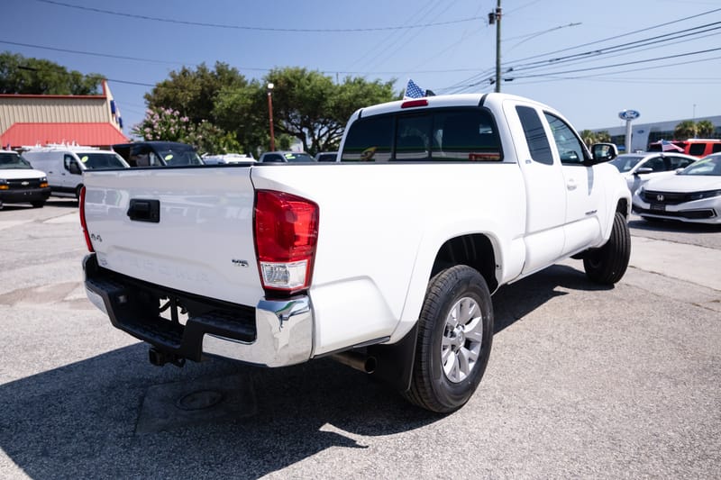 2017 TOYOTA TACOMA SR5 - TOY101140