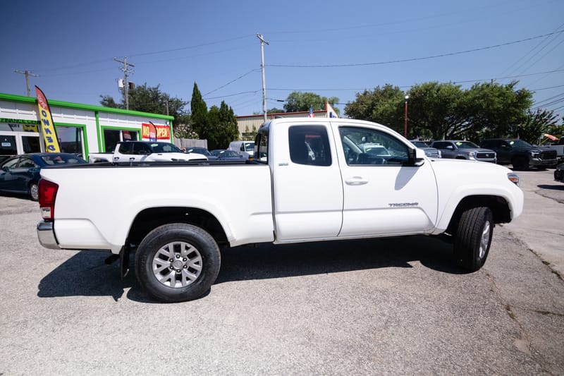 2017 TOYOTA TACOMA SR5 - TOY101140
