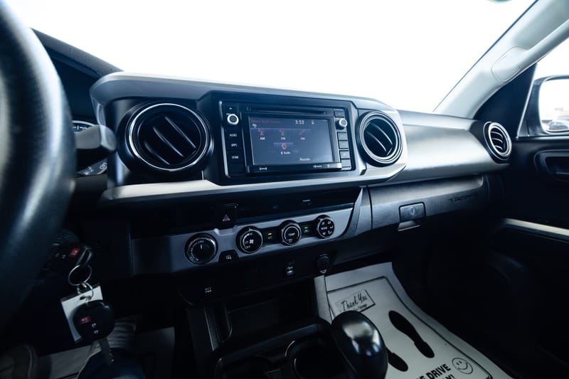 2017 TOYOTA TACOMA SR5 - TOY101140