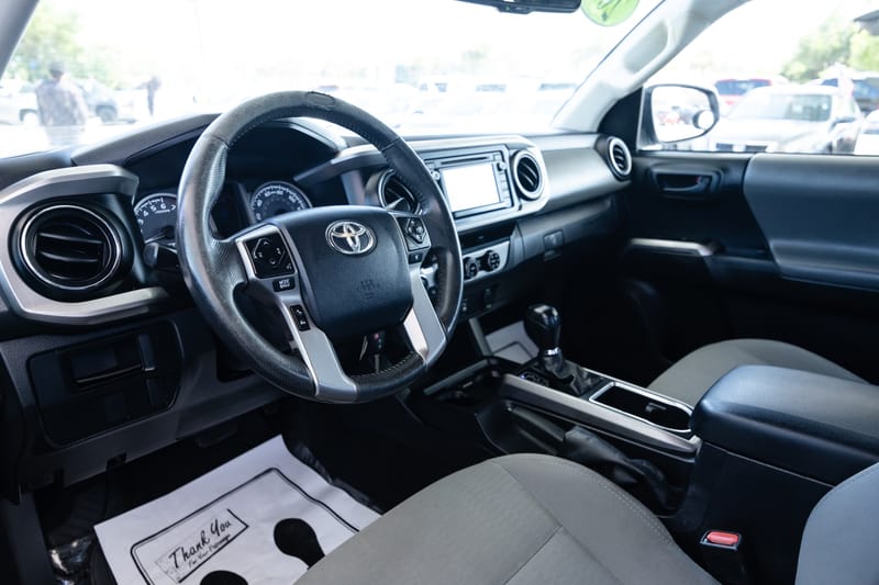 2017 TOYOTA TACOMA SR5 - TOY101140