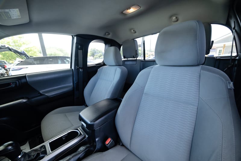 2017 TOYOTA TACOMA SR5 - TOY101140