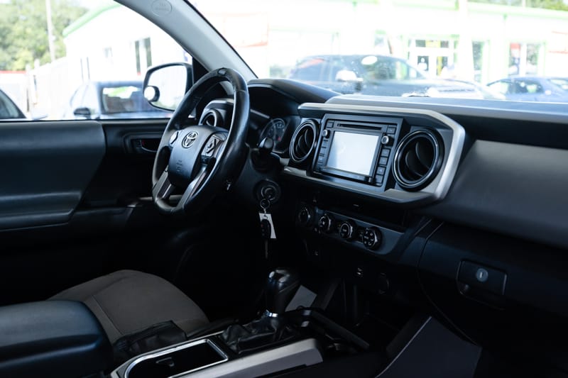 2017 TOYOTA TACOMA SR5 - TOY101140