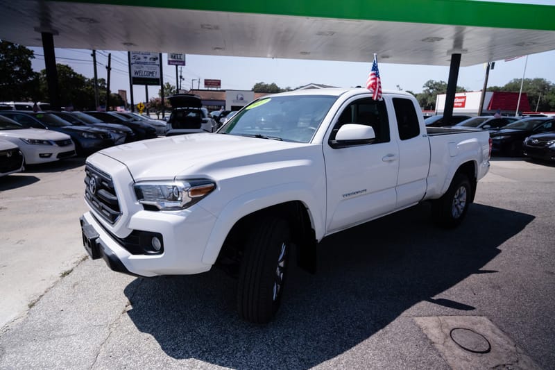 2017 TOYOTA TACOMA SR5 - TOY101140