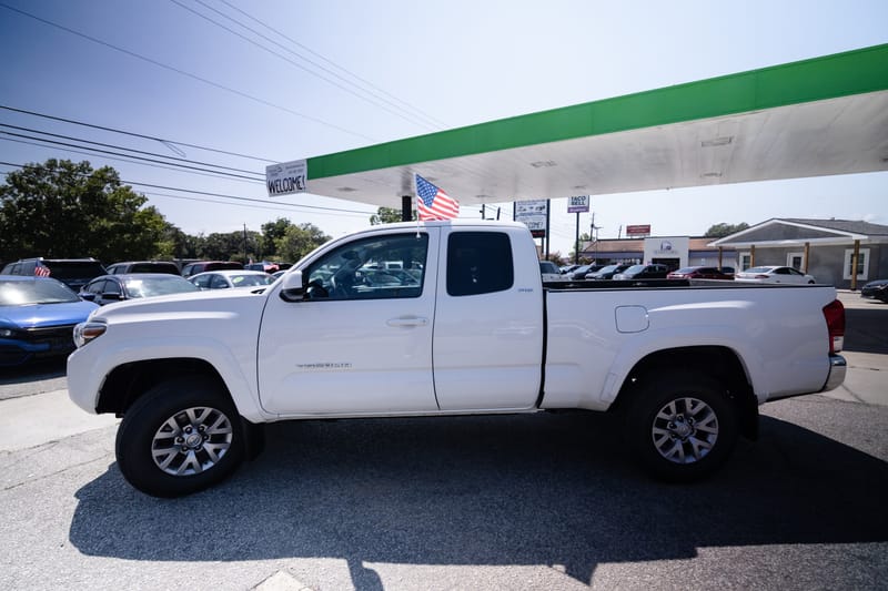 2017 TOYOTA TACOMA SR5 - TOY101140