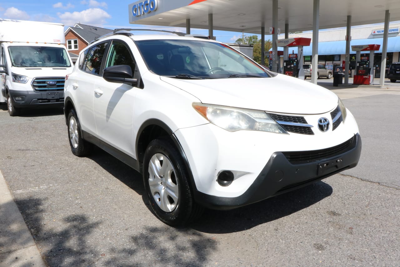 2014 TOYOTA RAV4 LE - TOY101829D — photo 1 of 17