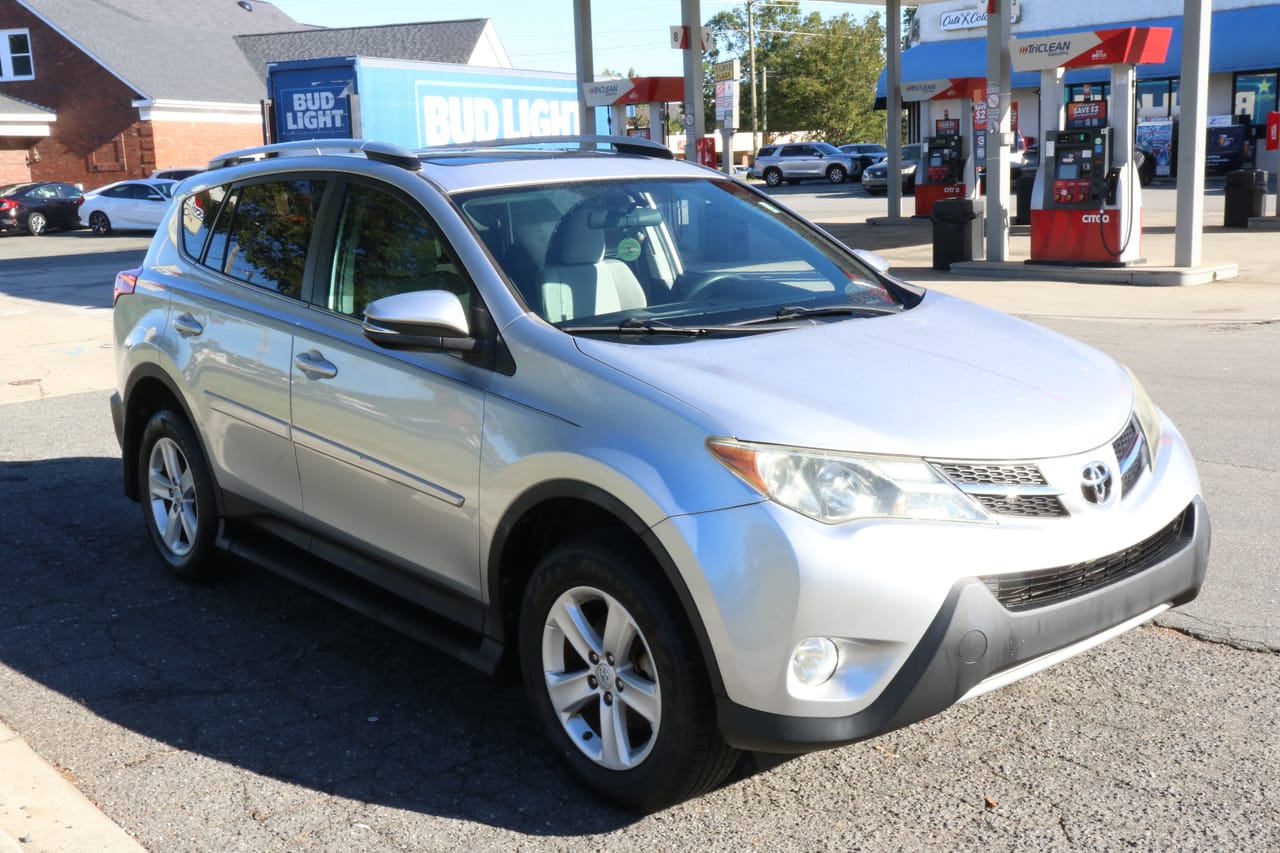2014 TOYOTA RAV4 XLE - TOY118367 — photo 1 of 19