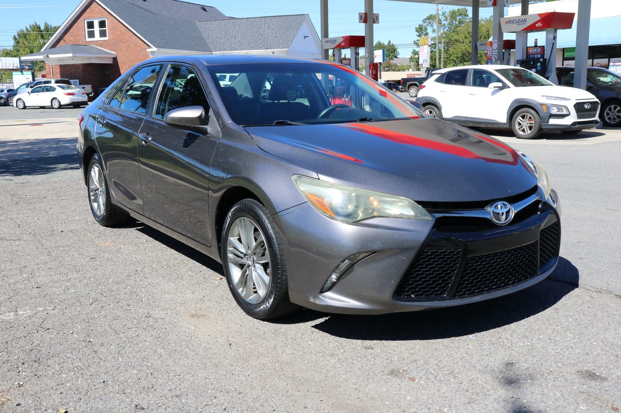 2016 TOYOTA CAMRY SE - TOY123747B — photo 1 of 16