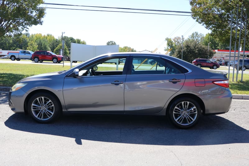2016 TOYOTA CAMRY SE - TOY123747B