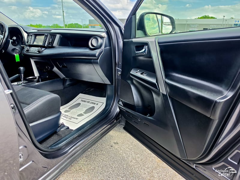 2017 TOYOTA RAV4 XLE - TOY127110