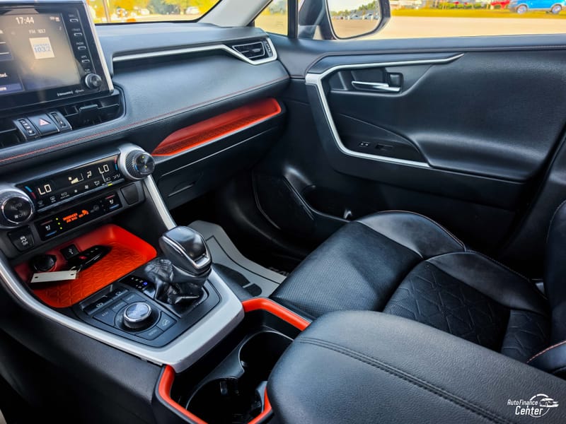 2020 TOYOTA RAV4 ADVT - TOY136293