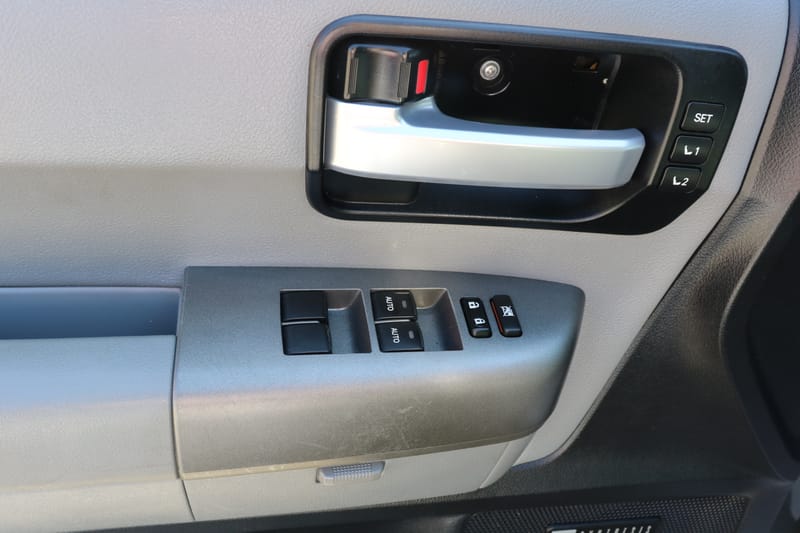 2016 TOYOTA SEQUOIA LIMITED - TOY137900B