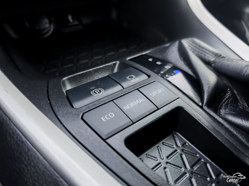 2021 TOYOTA RAV4 XLE - TOY138263