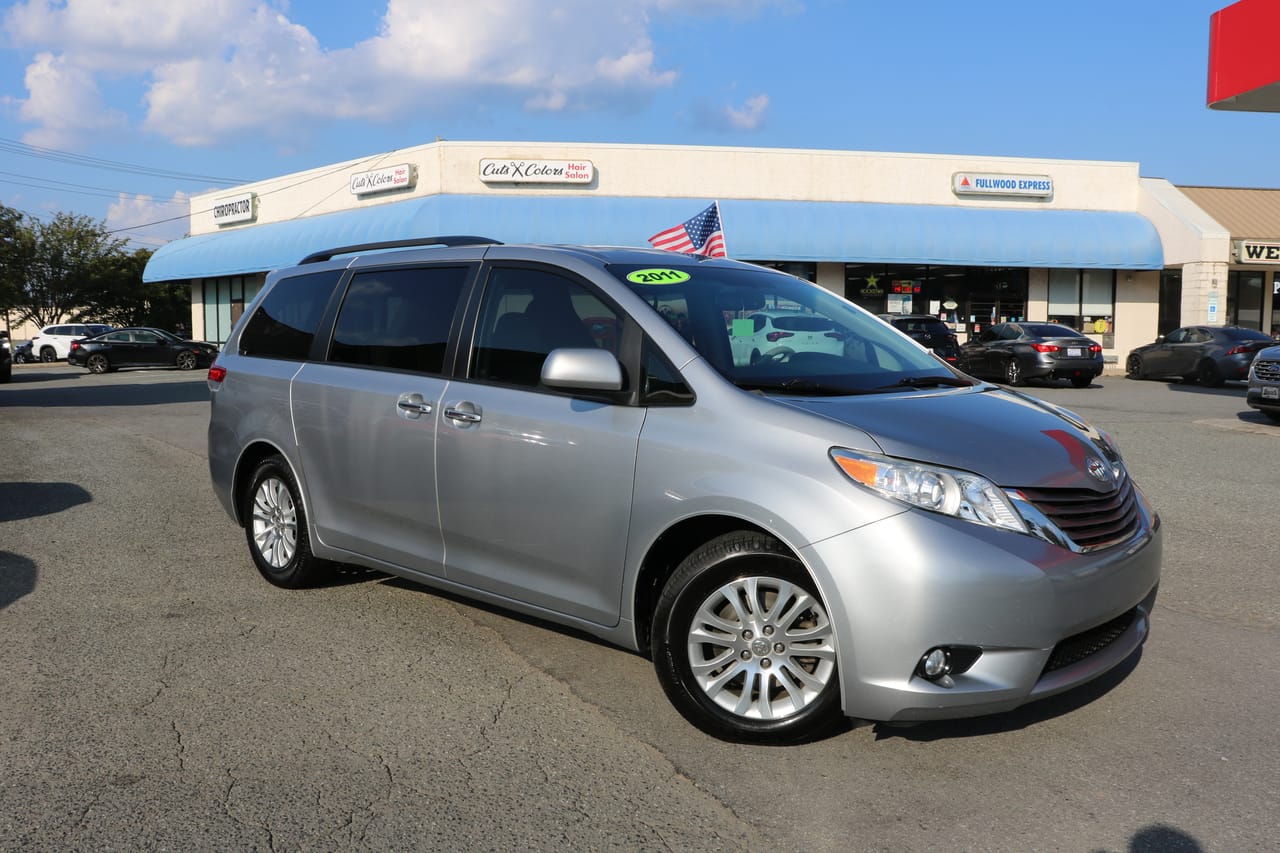 2011 TOYOTA SIENNA XLE - TOY157602 — photo 1 of 32