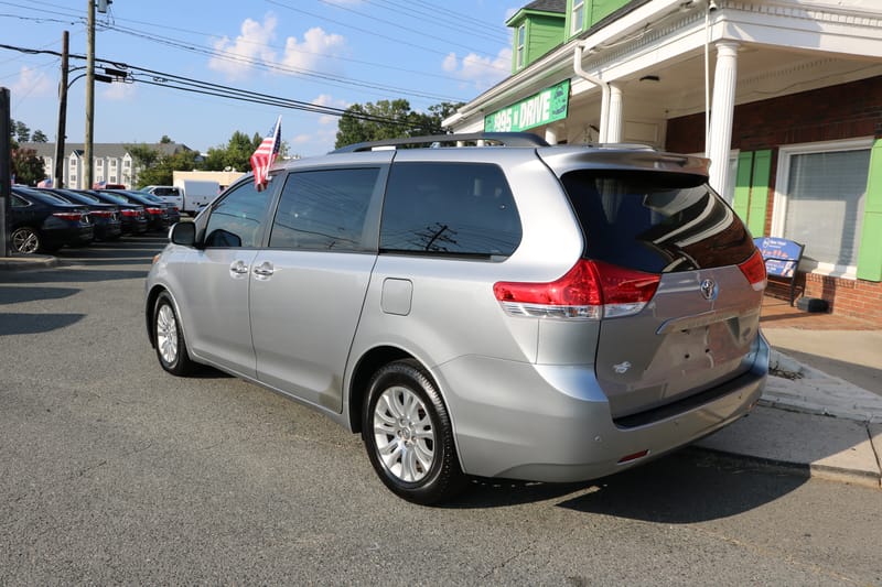 2011 TOYOTA SIENNA XLE - TOY157602