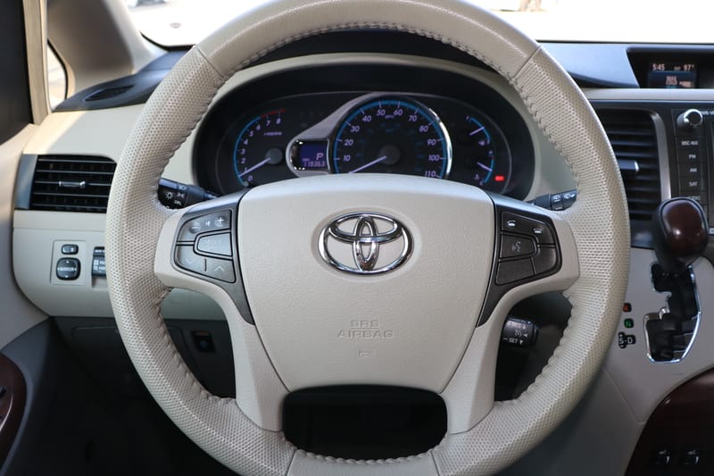 2011 TOYOTA SIENNA XLE - TOY157602
