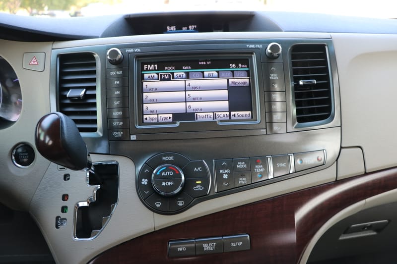2011 TOYOTA SIENNA XLE - TOY157602