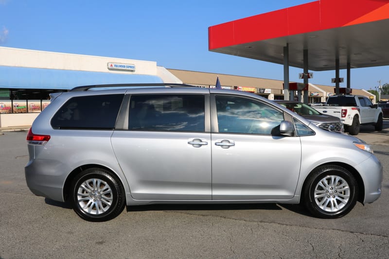2011 TOYOTA SIENNA XLE - TOY157602