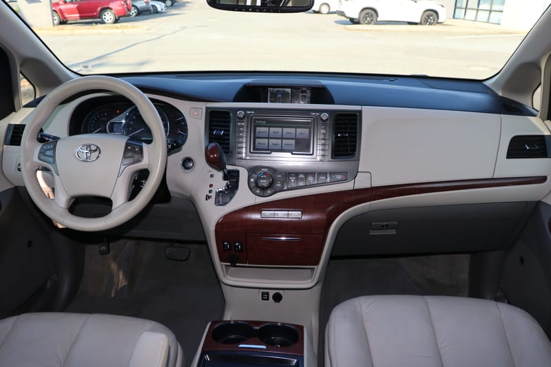 2011 TOYOTA SIENNA XLE - TOY157602