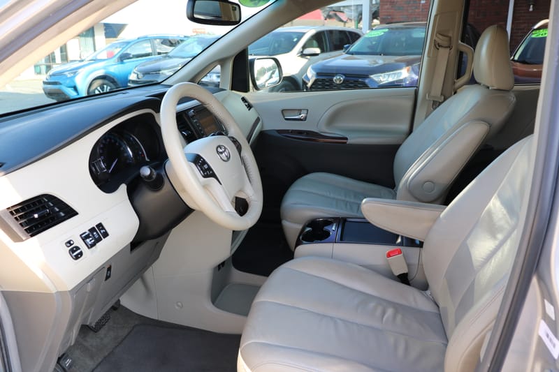 2011 TOYOTA SIENNA XLE - TOY157602