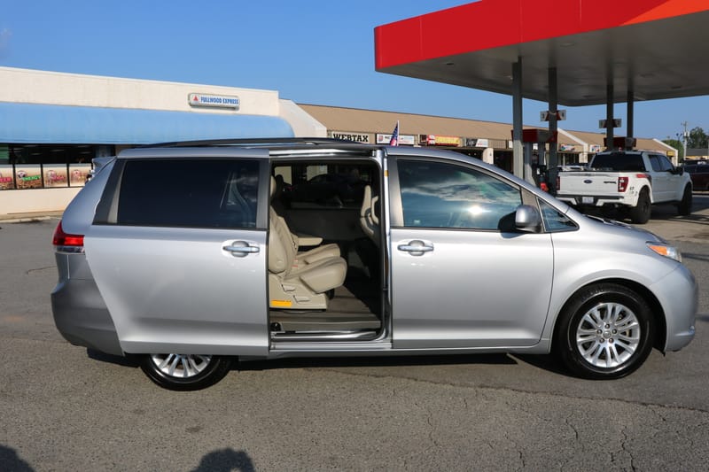 2011 TOYOTA SIENNA XLE - TOY157602