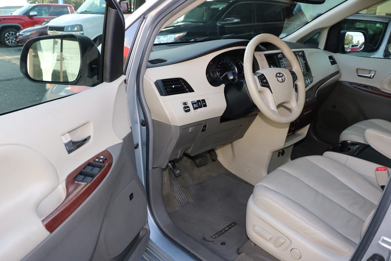 2011 TOYOTA SIENNA XLE - TOY157602