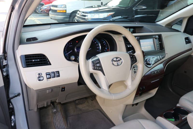 2011 TOYOTA SIENNA XLE - TOY157602