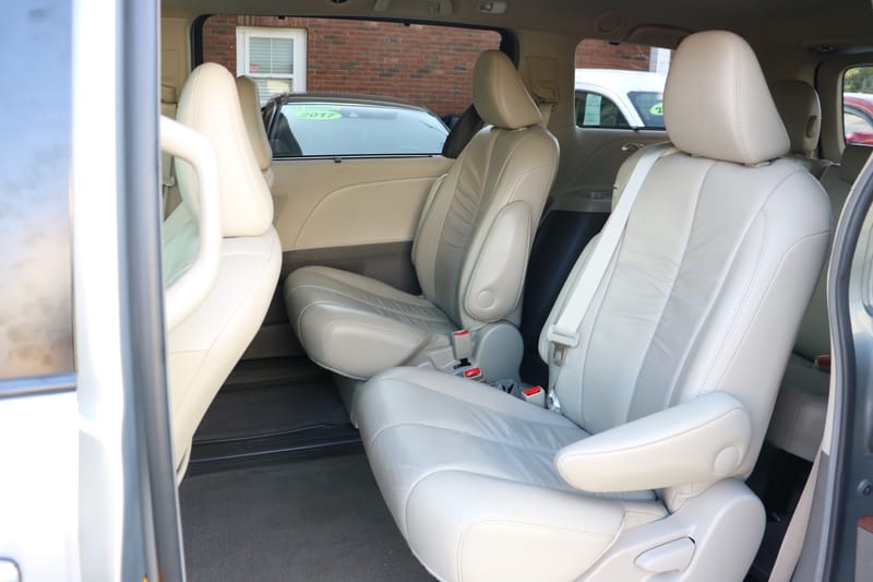 2011 TOYOTA SIENNA XLE - TOY157602