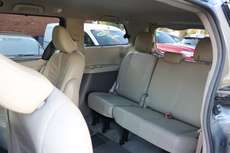 2011 TOYOTA SIENNA XLE - TOY157602