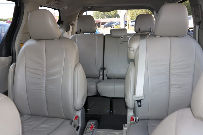 2011 TOYOTA SIENNA XLE - TOY157602