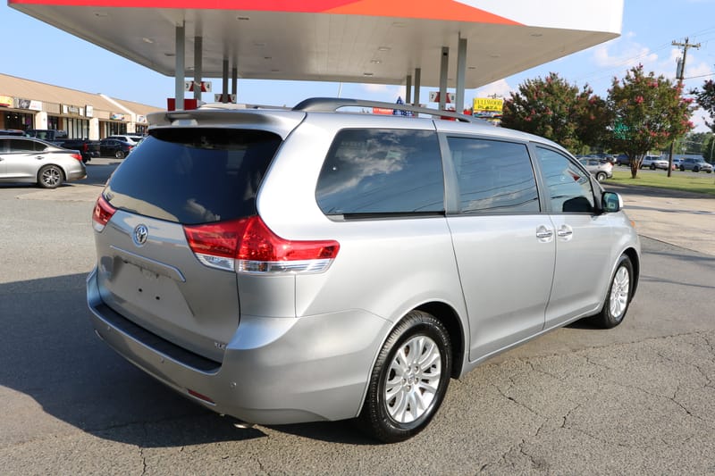 2011 TOYOTA SIENNA XLE - TOY157602