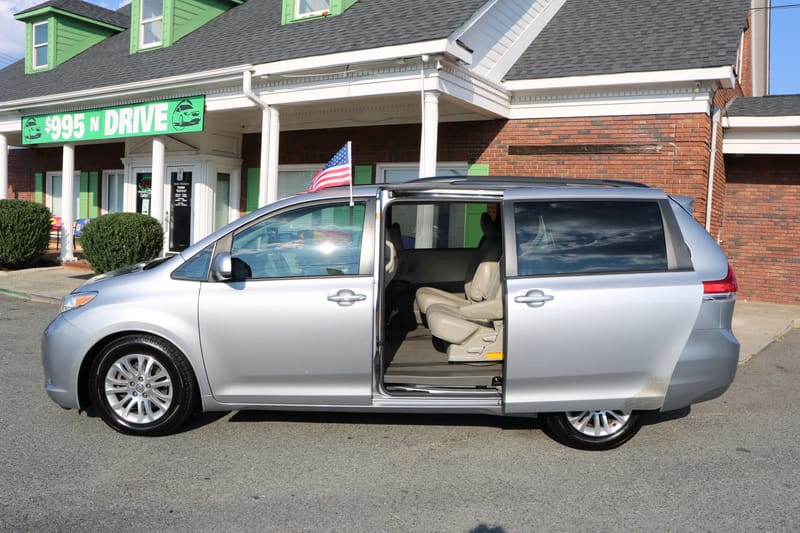 2011 TOYOTA SIENNA XLE - TOY157602