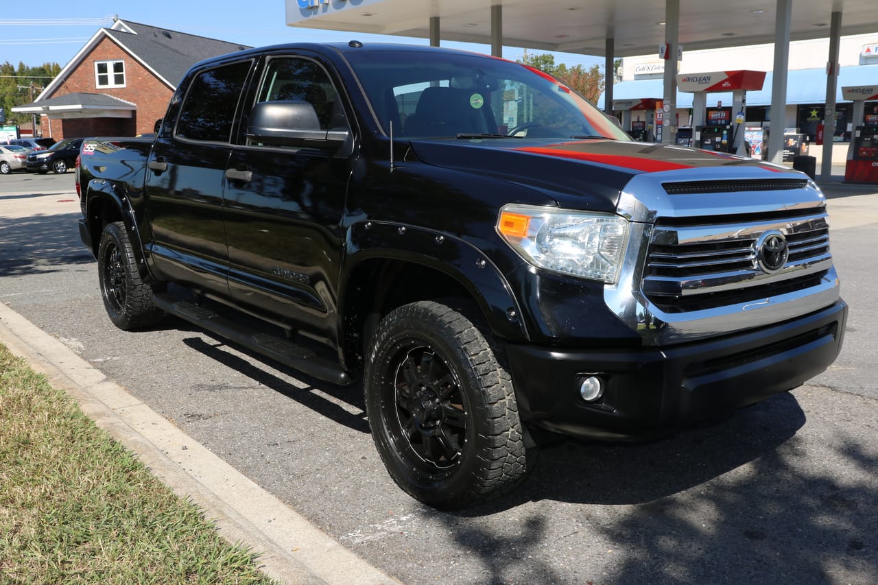 2016 TOYOTA TUNDRA SR5 - TOY211188 — photo 1 of 16