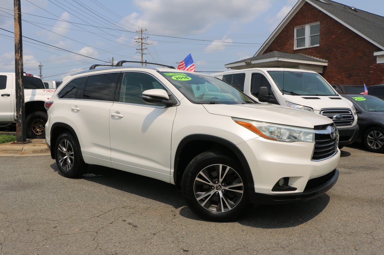 2016 TOYOTA HIGHLANDER XLE - TOY254754 — photo 1 of 30