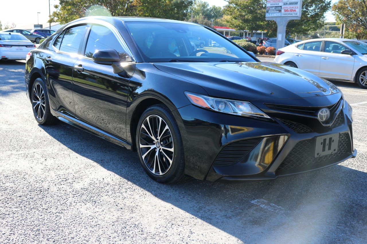 2019 TOYOTA CAMRY SE - TOY295566 — photo 1 of 21