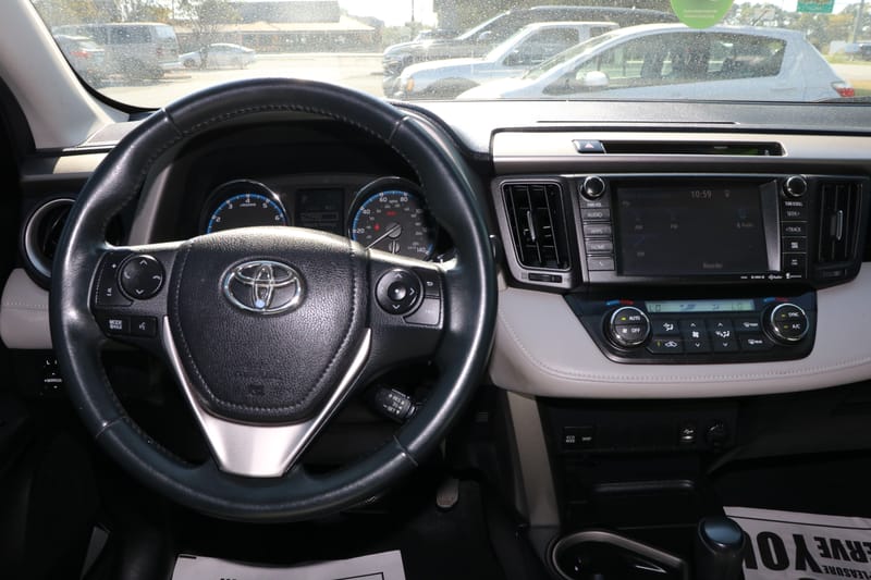 2016 TOYOTA RAV4 XLE - TOY305668