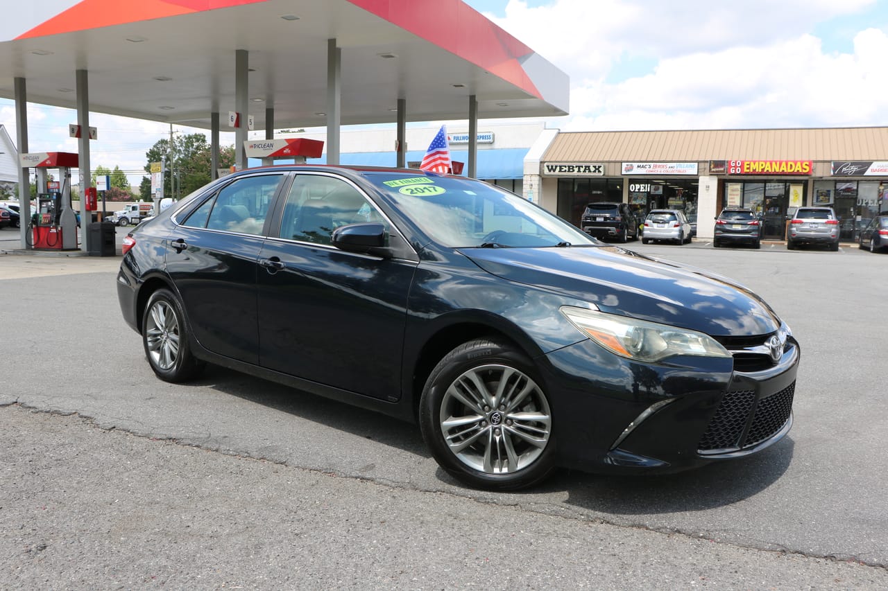 2017 TOYOTA CAMRY SE - TOY337887 — photo 1 of 19
