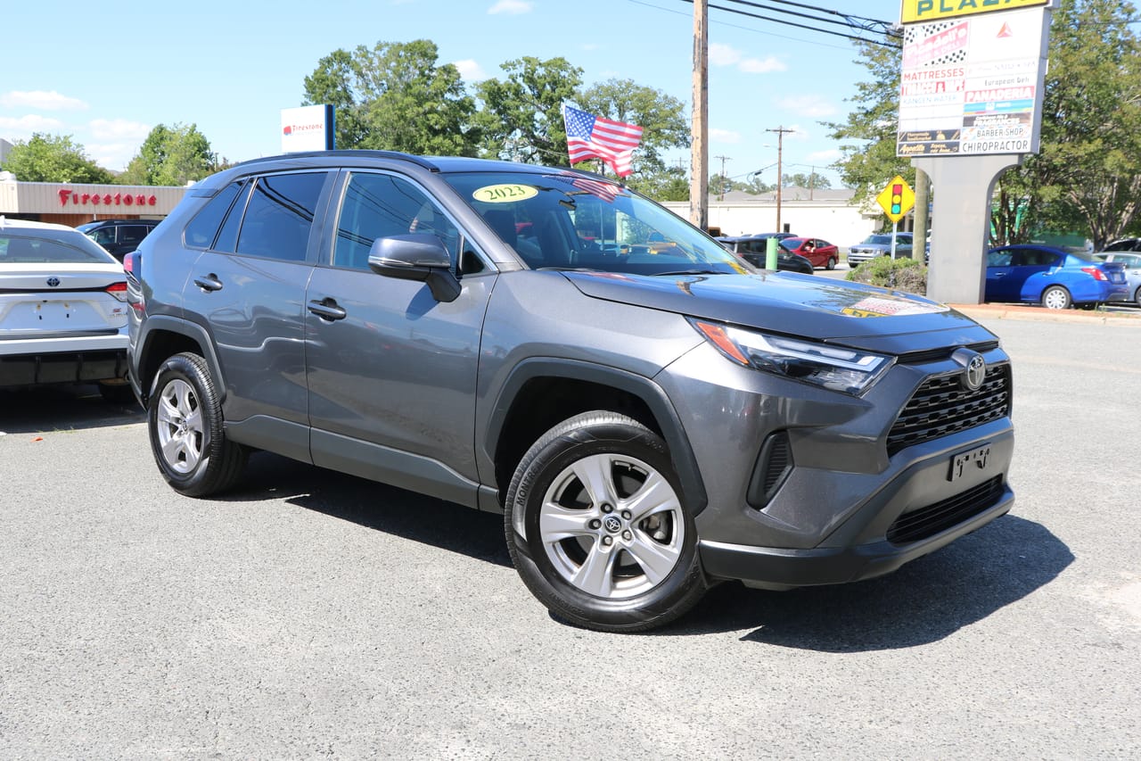 2023 TOYOTA RAV4 XLE - TOY344174C — photo 1 of 15