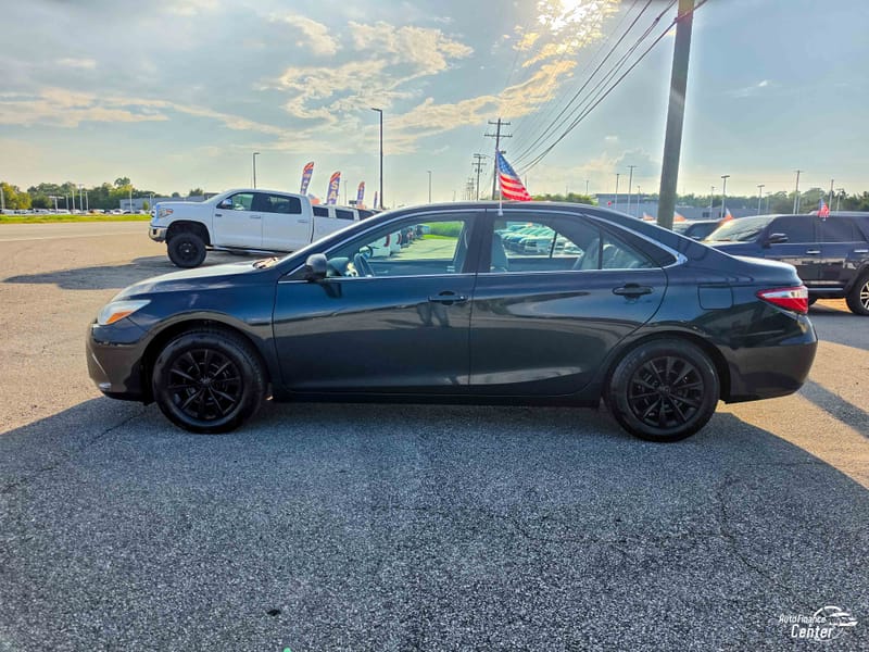 2017 TOYOTA CAMRY LE - TOY345011
